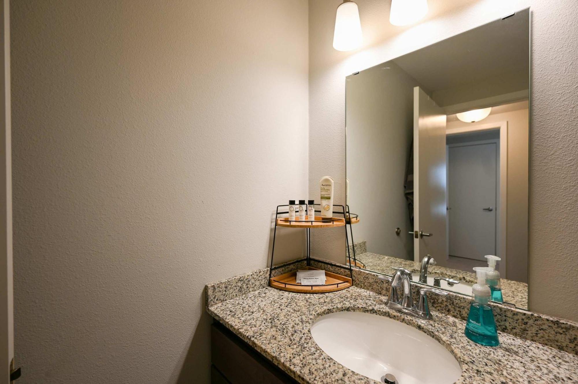 2 Bedroom Brand New Apartment Near Mayo, Park Free Rochester Luaran gambar